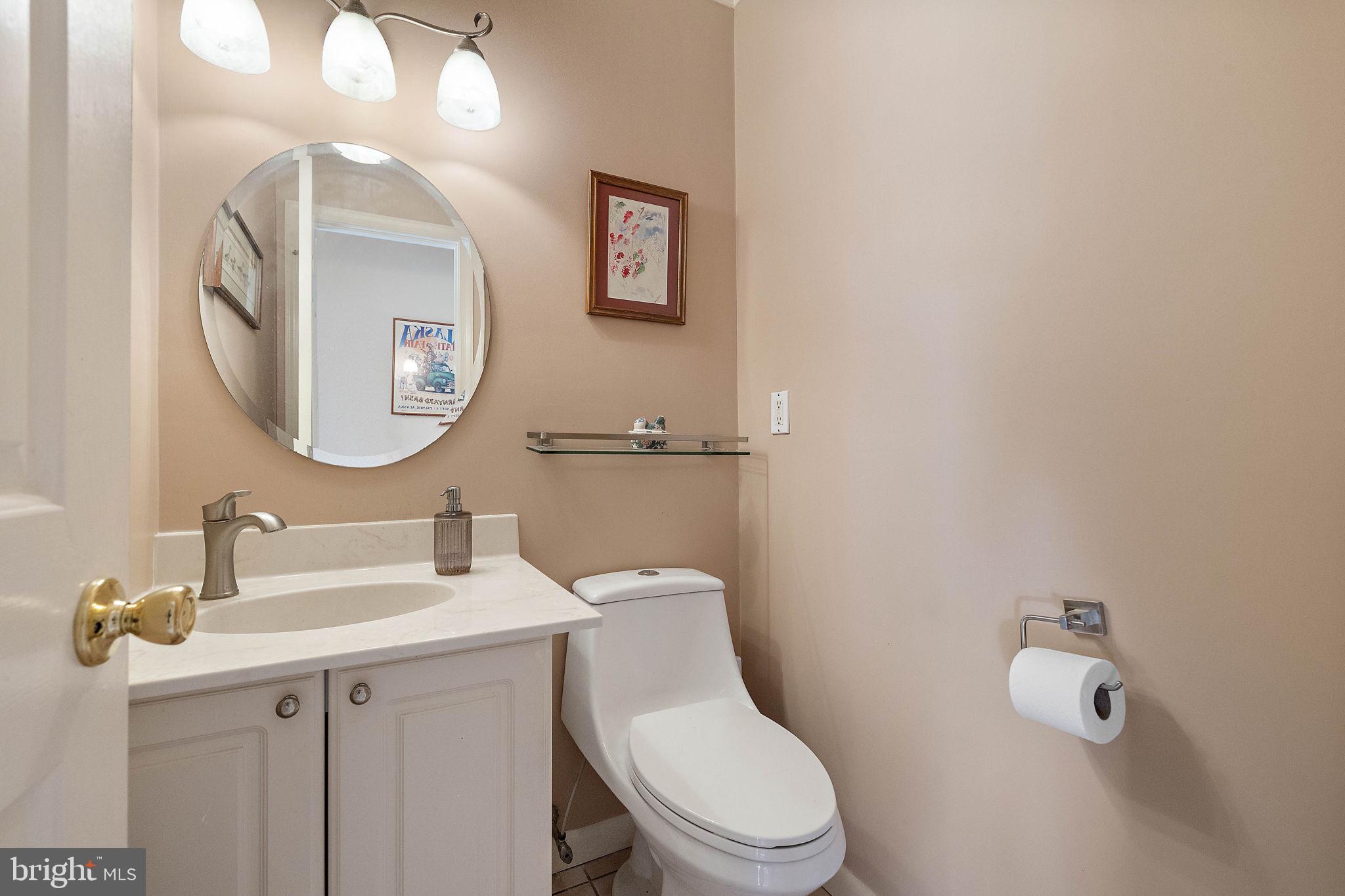 14 Kenwick Road Hockessin, DE 19707 - Photo 22 of 43 First floor powder room