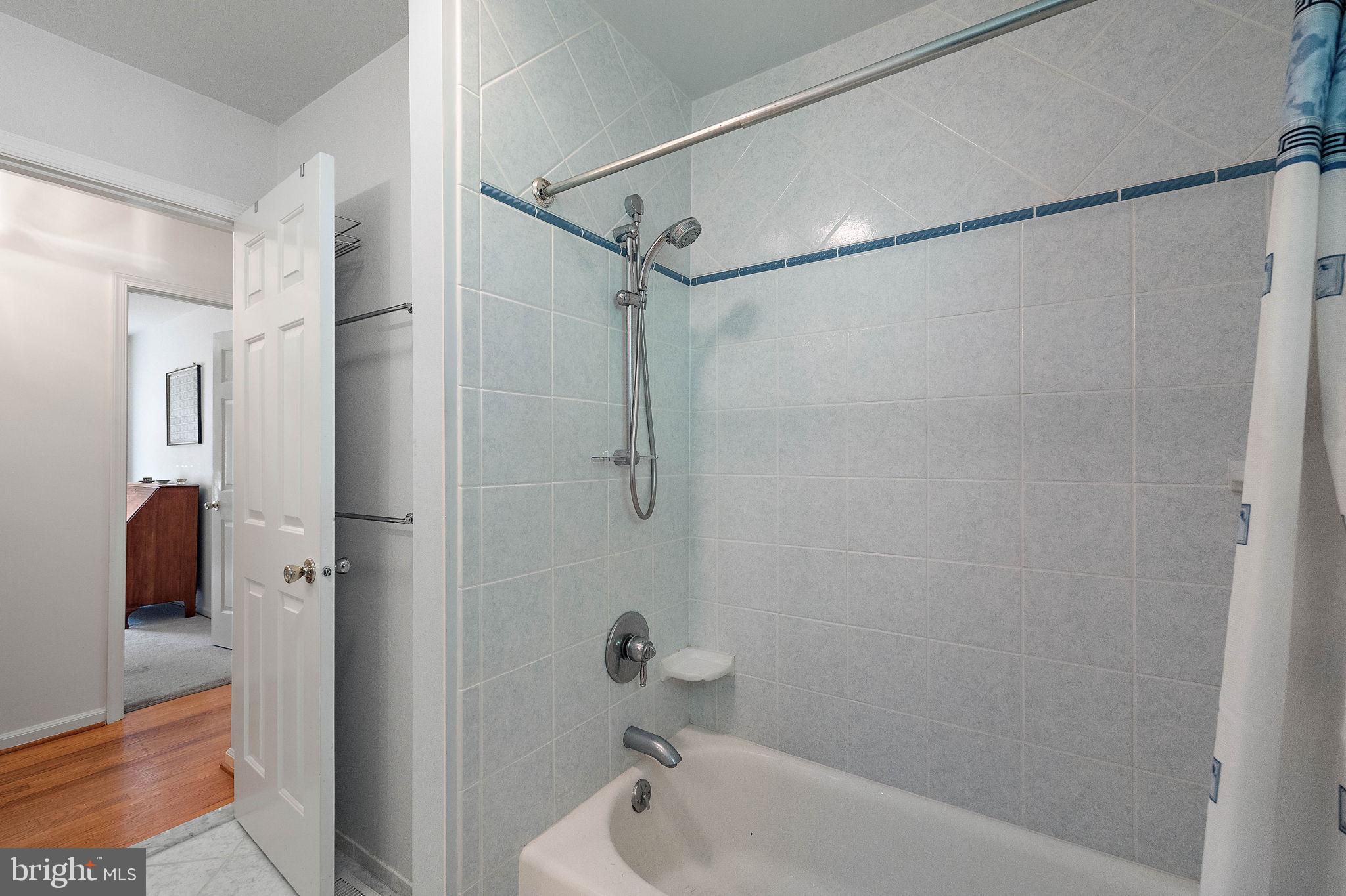 14 Kenwick Road Hockessin, DE 19707 - Photo 33 of 43 Hall bathroom