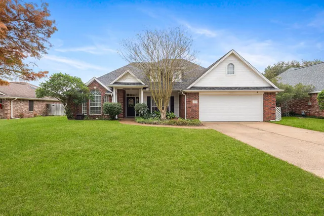 $374,900 | 714 Brussels Drive, College Station, TX 77845