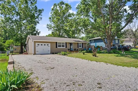 $256,500 | 218 Cedarlane Drive, Wellsville, KS 66092