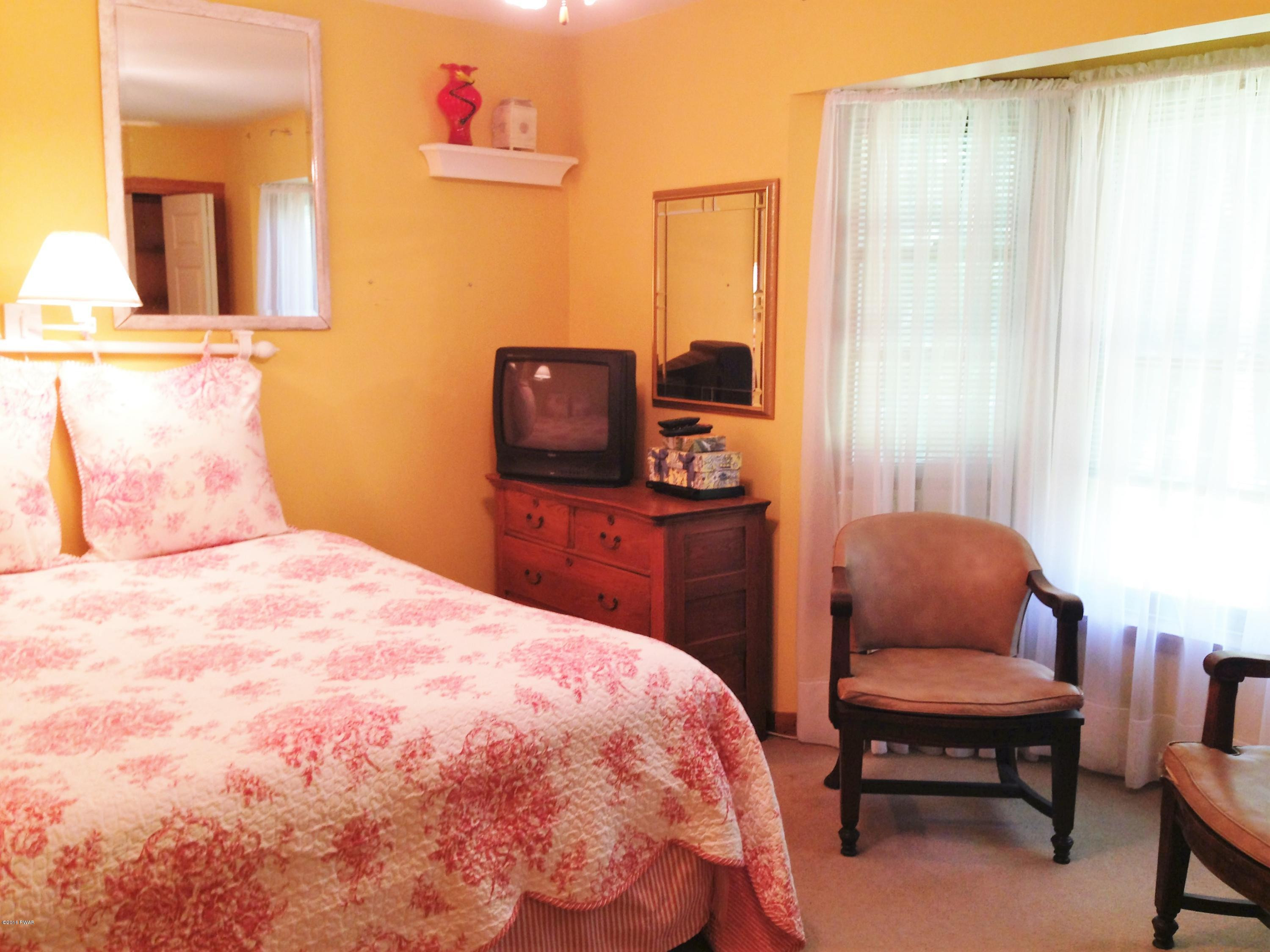 186 Pedersen Ridge Road Milford, PA 18337 - Photo 22 of 41 Bedroom two