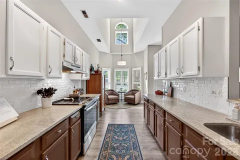 a kitchen that has a lot of cabinets in it