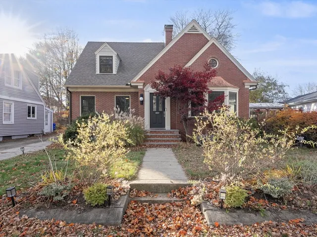 $579,900 | 642 Pleasant Valley Parkway, Providence, RI 02908