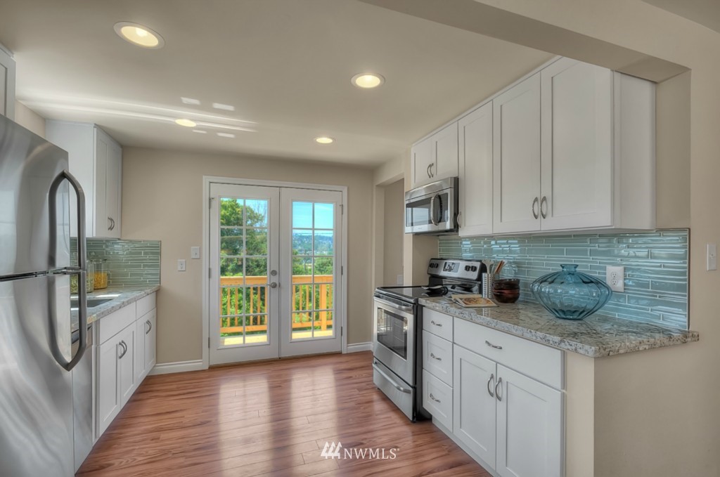 359 Bronson Way Northeast Renton, WA 98056 - Photo 3 of 10