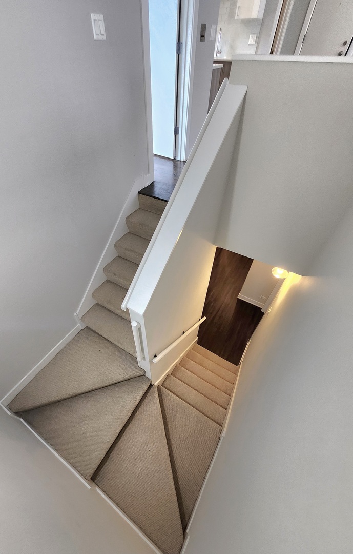 3548 North Racine Avenue, Unit 1 Chicago, IL 60613 - Photo 10 of 19 a view of entryway