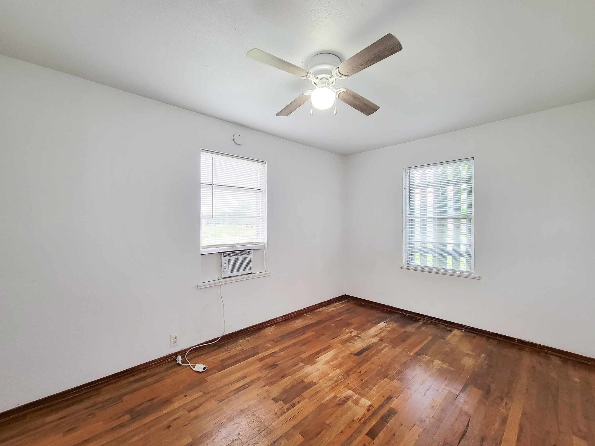 409 North Parrish Street Angleton, TX 77515 - Photo 15 of 27