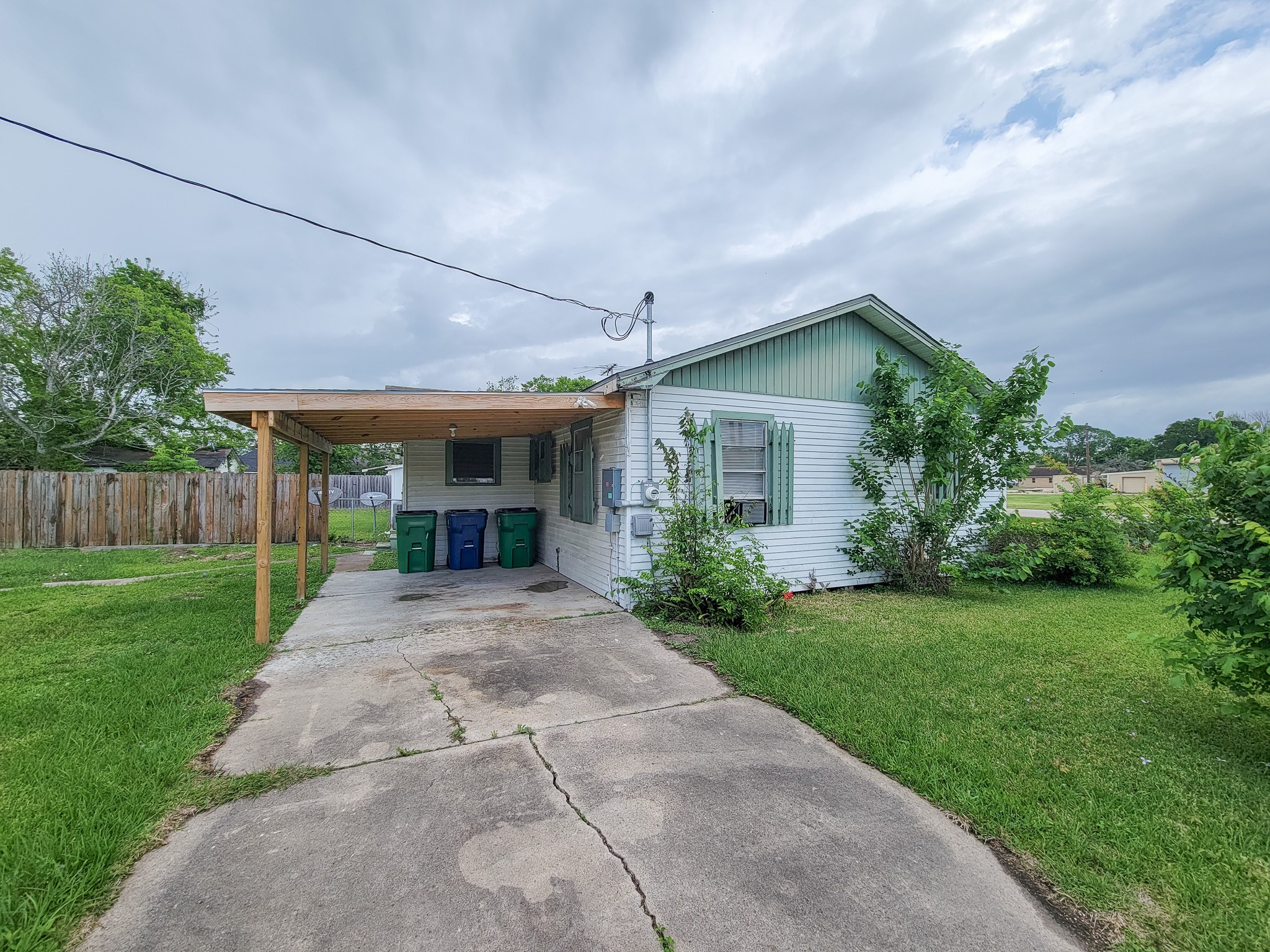 409 North Parrish Street Angleton, TX 77515 - Photo 2 of 27