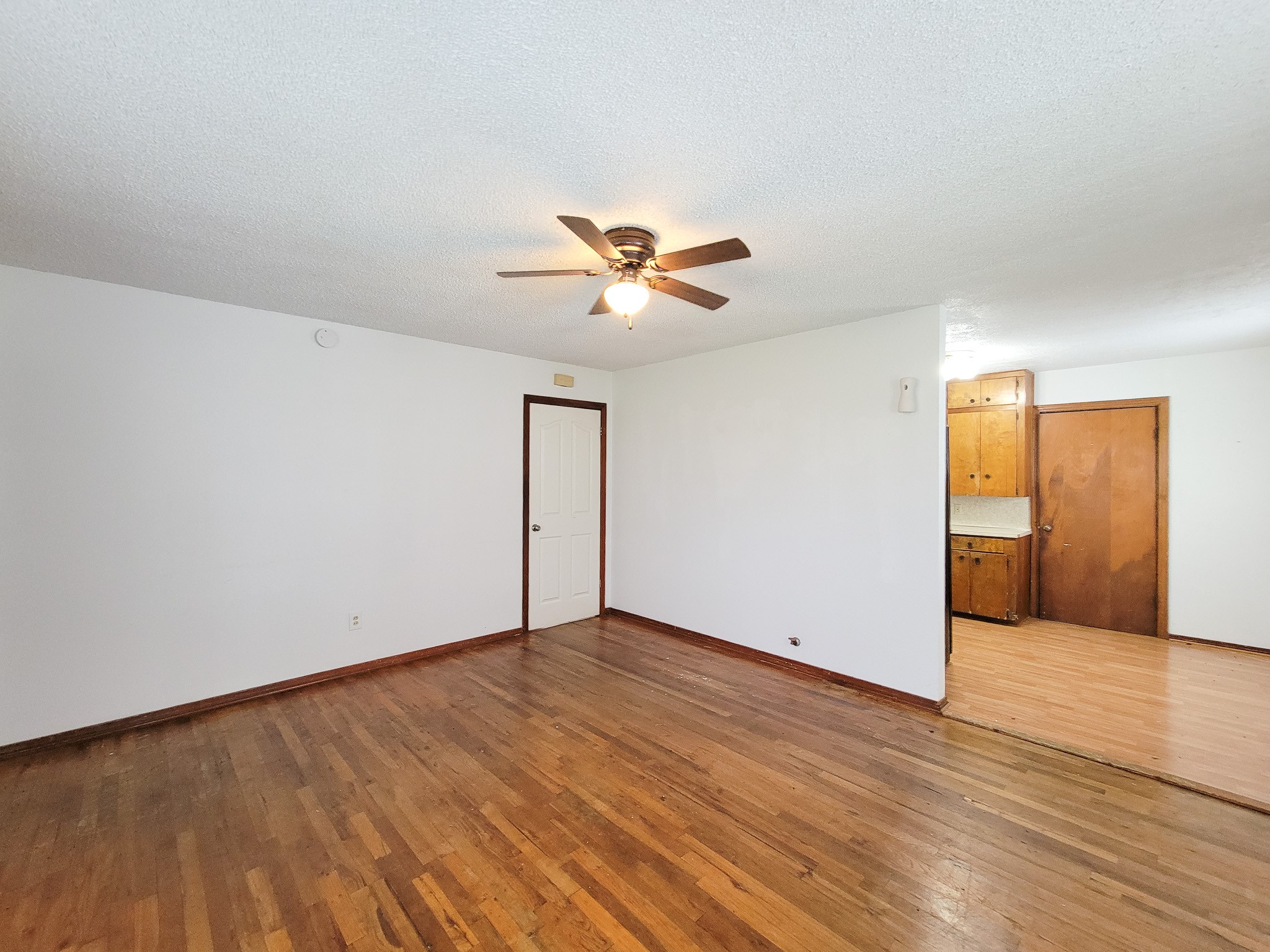 409 North Parrish Street Angleton, TX 77515 - Photo 6 of 27