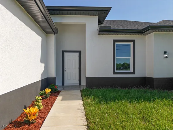 $2,100 | 5002 Bygone Street, Lehigh Acres, FL 33971