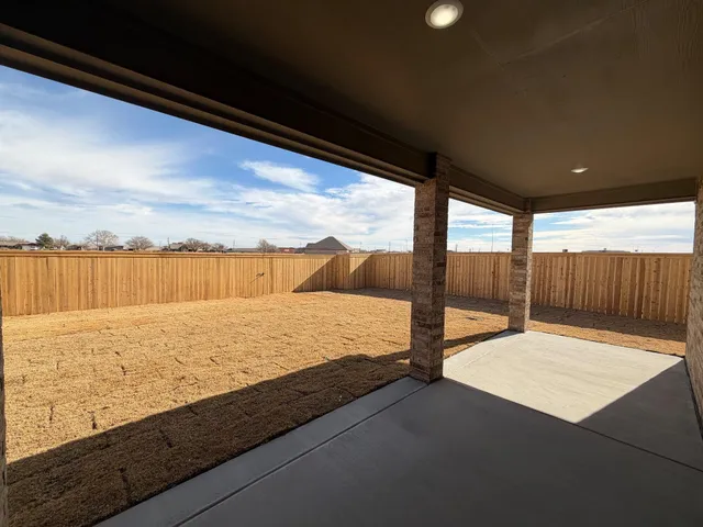 $2,400 | 406 Essex Lane, Wolfforth, TX 79382