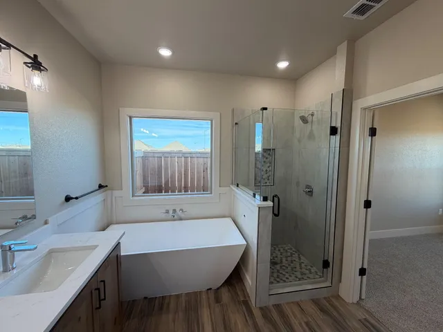 $2,400 | 406 Essex Lane, Wolfforth, TX 79382