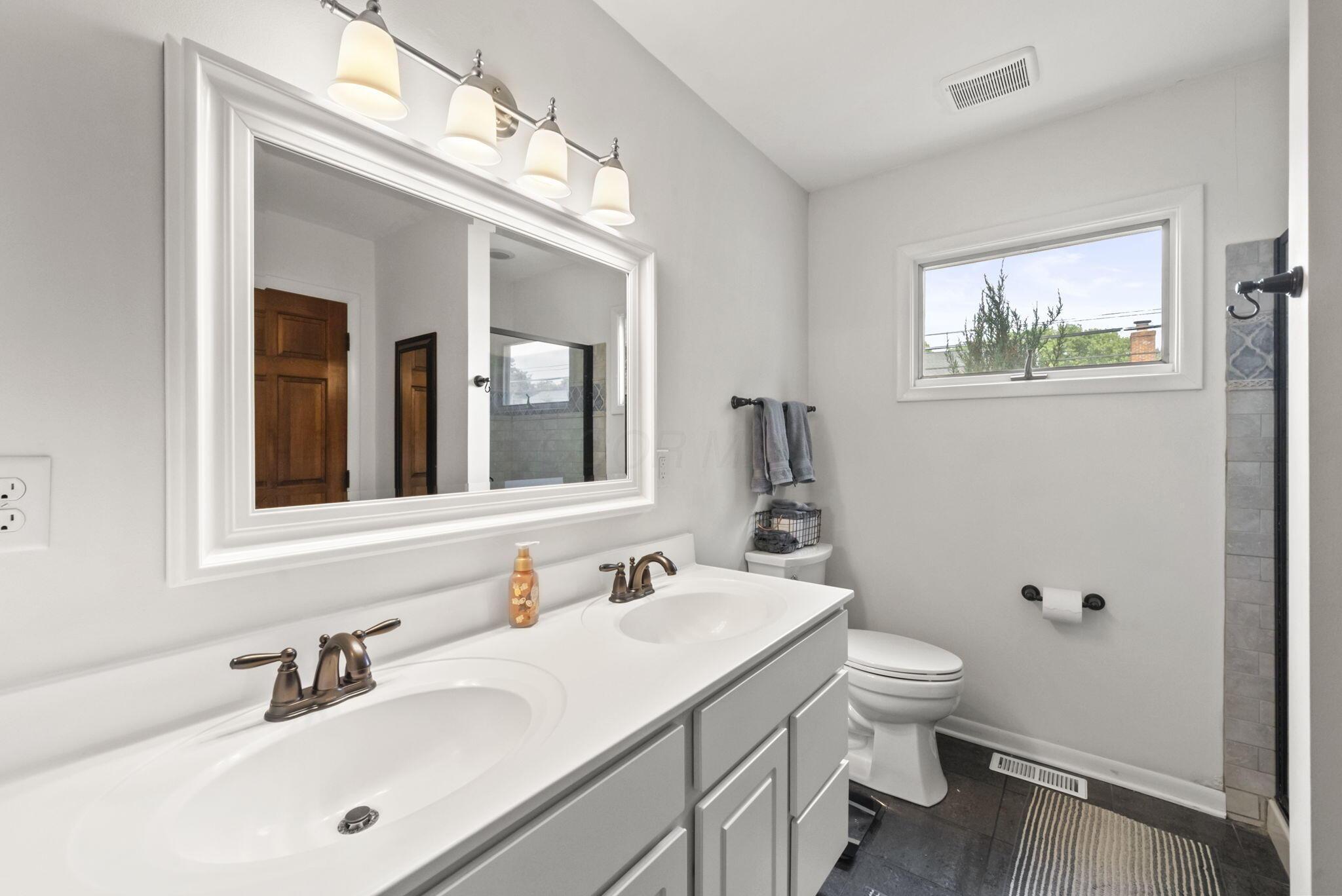 3956 Mountview Road Upper Arlington, OH 43220 - Photo 31 of 85 Primary Bath