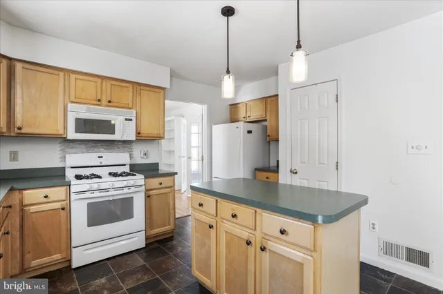 $427,500 | 10 Shoal Creek Court, Martinsburg, WV 25405