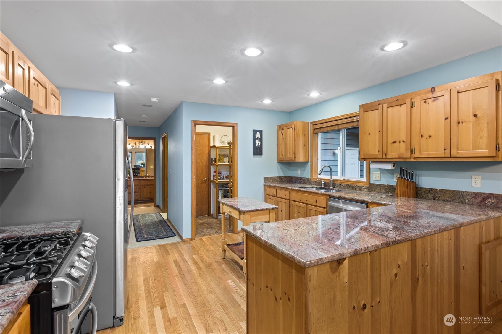 923 Southwest Lake Roesiger Road Snohomish, WA 98290 - Photo 11 of 40 a kitchen with a stove a refrigerator and a sink