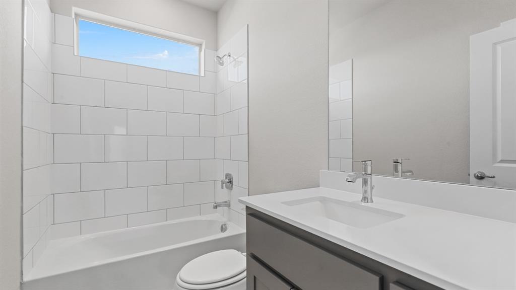 11409 Treehouse Trail Justin, TX 76247 - Photo 33 of 39 a bathroom with a sink and a bathtub