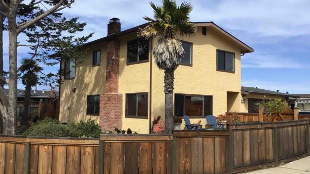 a front view of house with yard