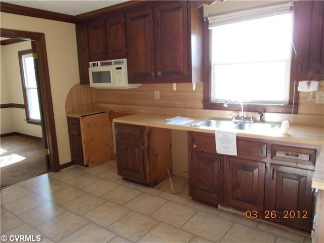 8300 Recreation Road Henrico, VA 23231 - Photo 2 of 12 Kitchen - Ceramic tile flooring