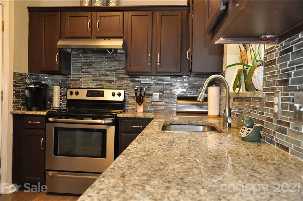 1015 Clearbrook Road Matthews, NC 28105 - Photo 11 of 37 Gallery Image 11