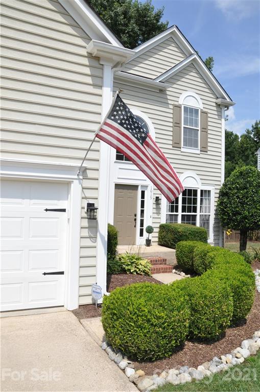 1015 Clearbrook Road Matthews, NC 28105 - Photo 3 of 37 Gallery Image 3