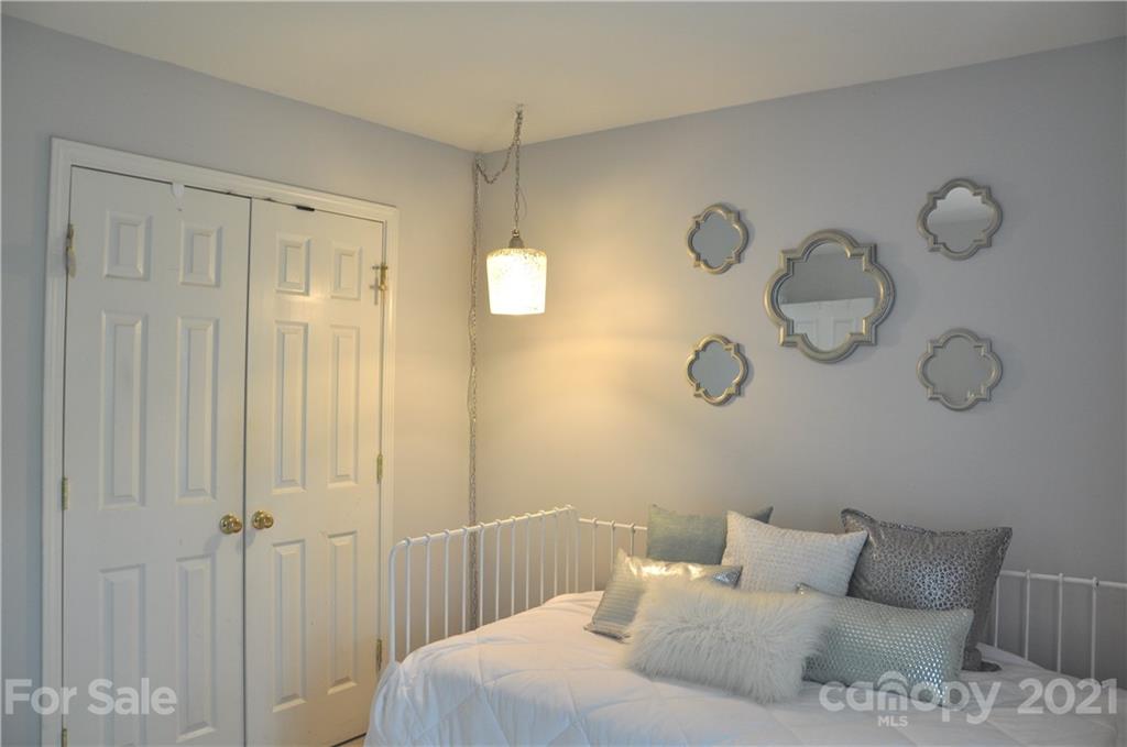 1015 Clearbrook Road Matthews, NC 28105 - Photo 22 of 37 Gallery Image 22