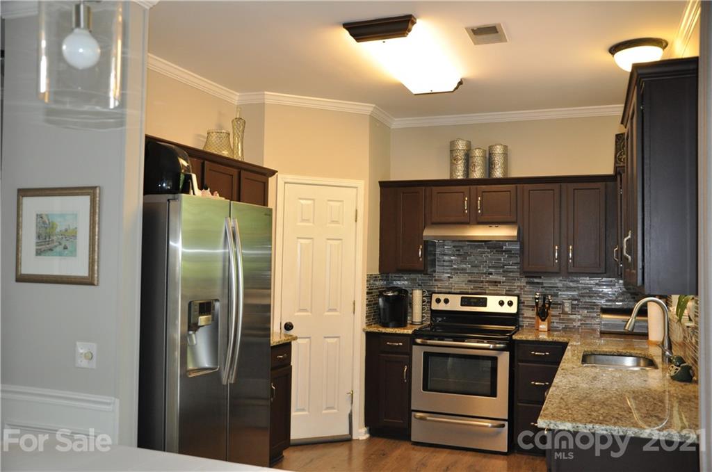 1015 Clearbrook Road Matthews, NC 28105 - Photo 10 of 37 Gallery Image 10