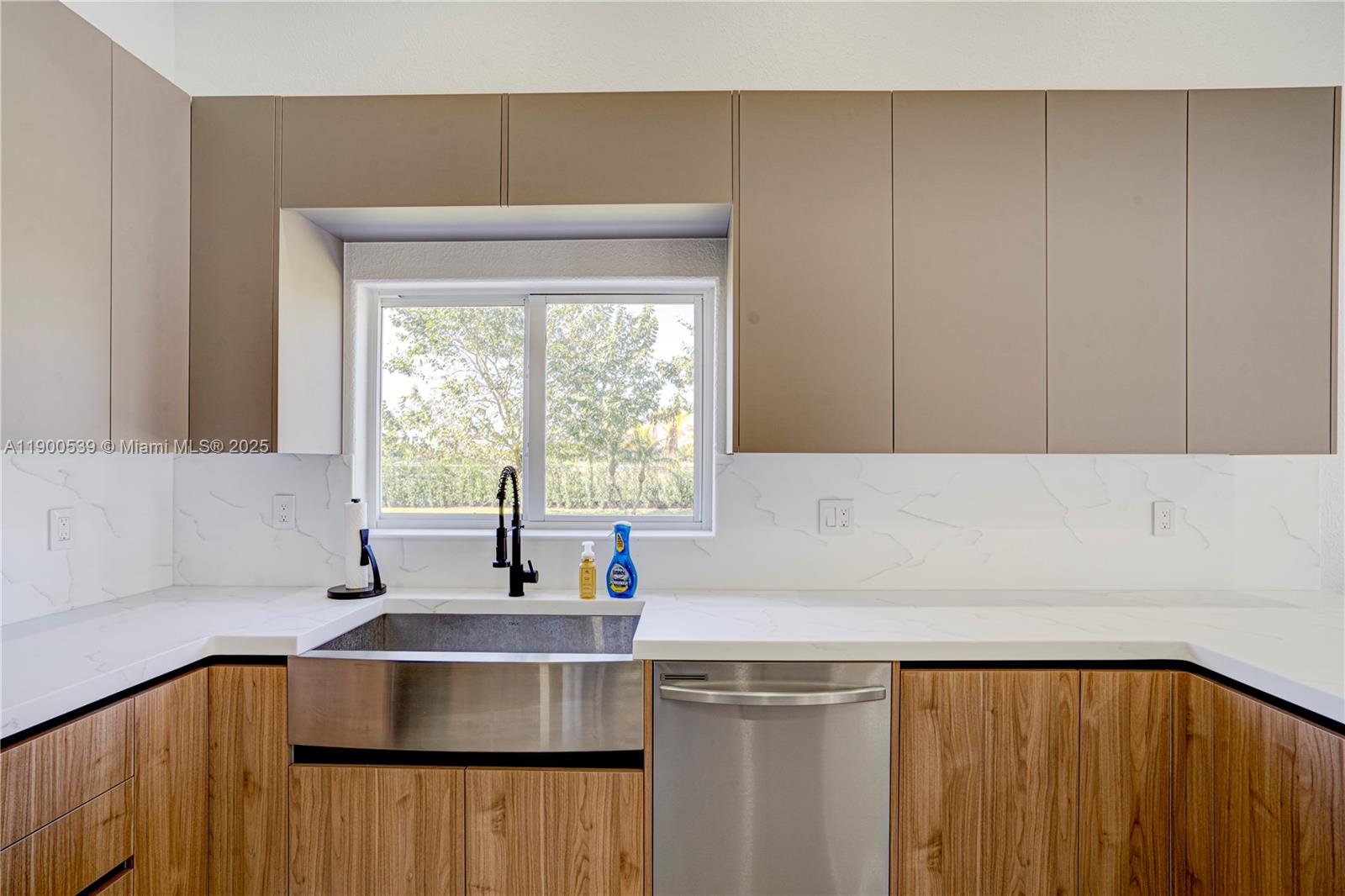 20407 Southwest 226th Street Miami, FL 33170 - Photo 25 of 71 a bathroom with a sink and a bathtub