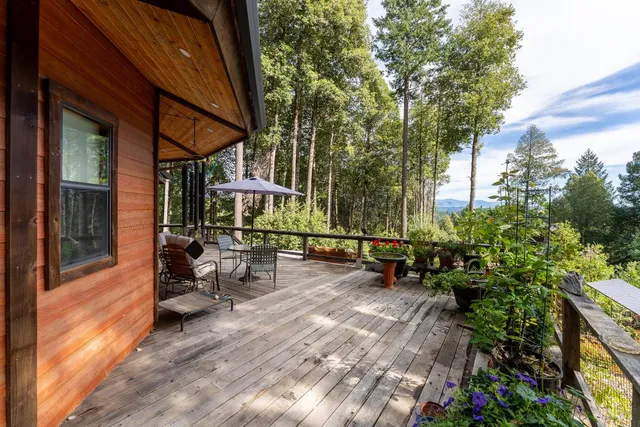a view of outdoor space yard and porch