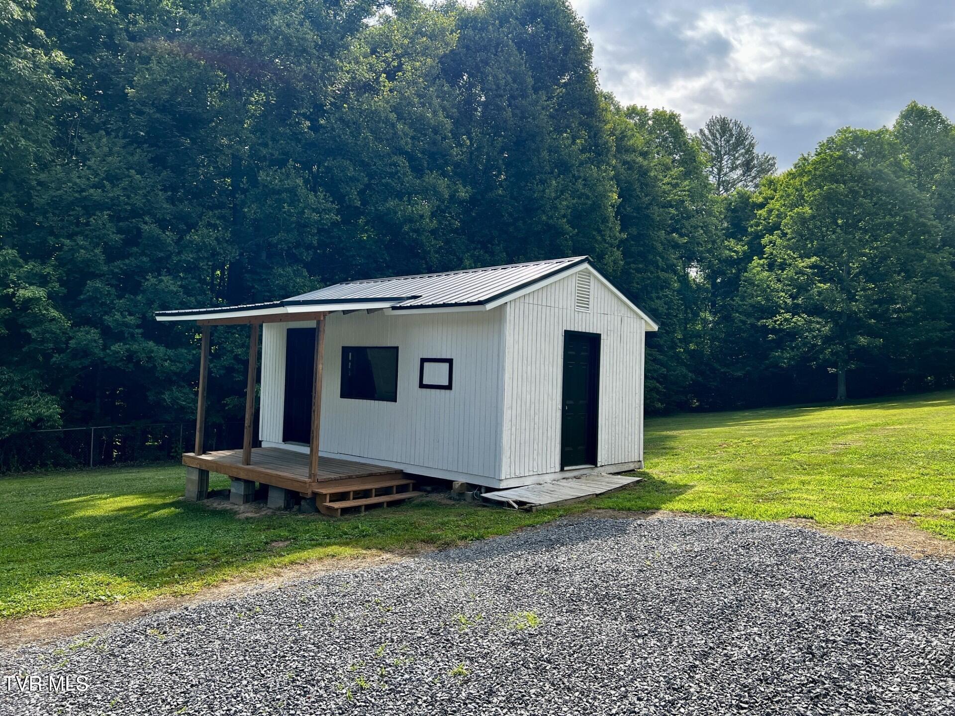437 Turner Road Bluff City, TN 37618 - Photo 10 of 38 41770165-D950-4CEE-B295-13E1DD3823AD