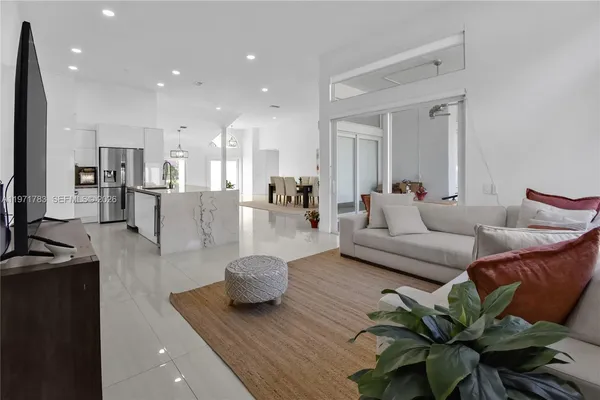 $6,500 | 710 Lake Boulevard, Weston, FL 33326