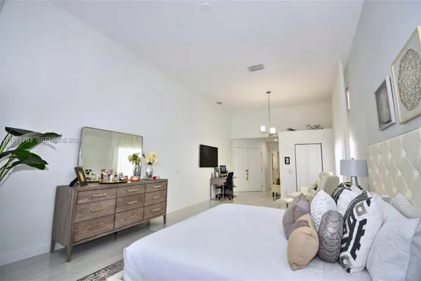 $6,500 | 710 Lake Boulevard, Weston, FL 33326