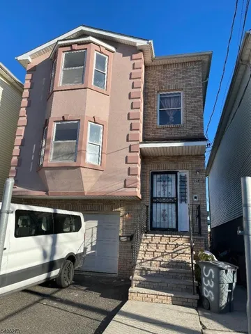 $2,650 | 538 South 11th Street, Newark, NJ 07103