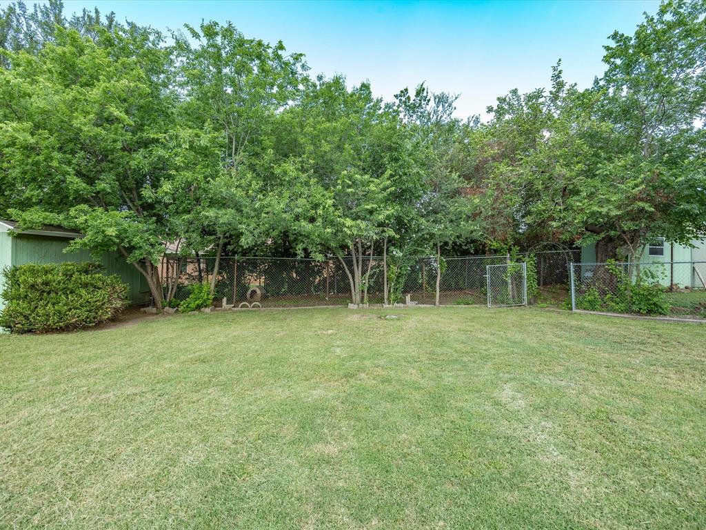 907 4th Street Graham, TX 76450 - Photo 29 of 34 a backyard of a house with lots of green space
