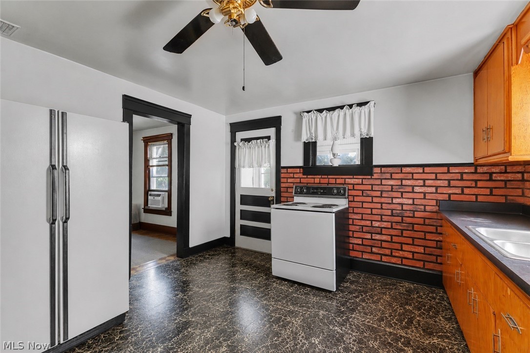 3356 South Leavitt Road Southwest Lordstown, OH 44481 - Photo 5 of 36