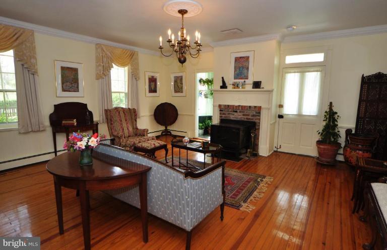 39505 Rodeffer Road Lovettsville, VA 20180 - Photo 2 of 30 Living Room