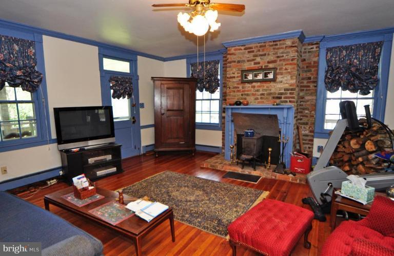 39505 Rodeffer Road Lovettsville, VA 20180 - Photo 14 of 30 Family Room