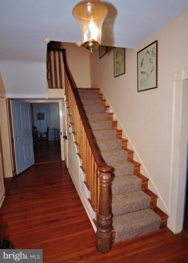 39505 Rodeffer Road Lovettsville, VA 20180 - Photo 21 of 30 Staircase