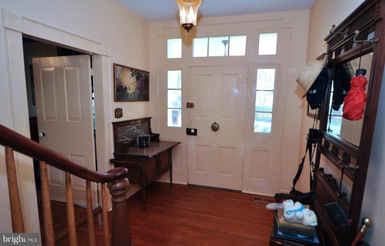 39505 Rodeffer Road Lovettsville, VA 20180 - Photo 28 of 30 Entrance / Foyer