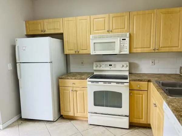 $2,100 | 3533 Sonoma Drive, Riviera Beach, FL 33404
