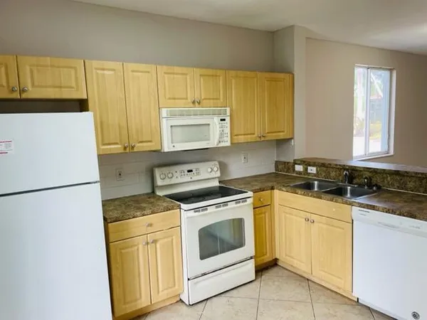 $2,100 | 3533 Sonoma Drive, Riviera Beach, FL 33404