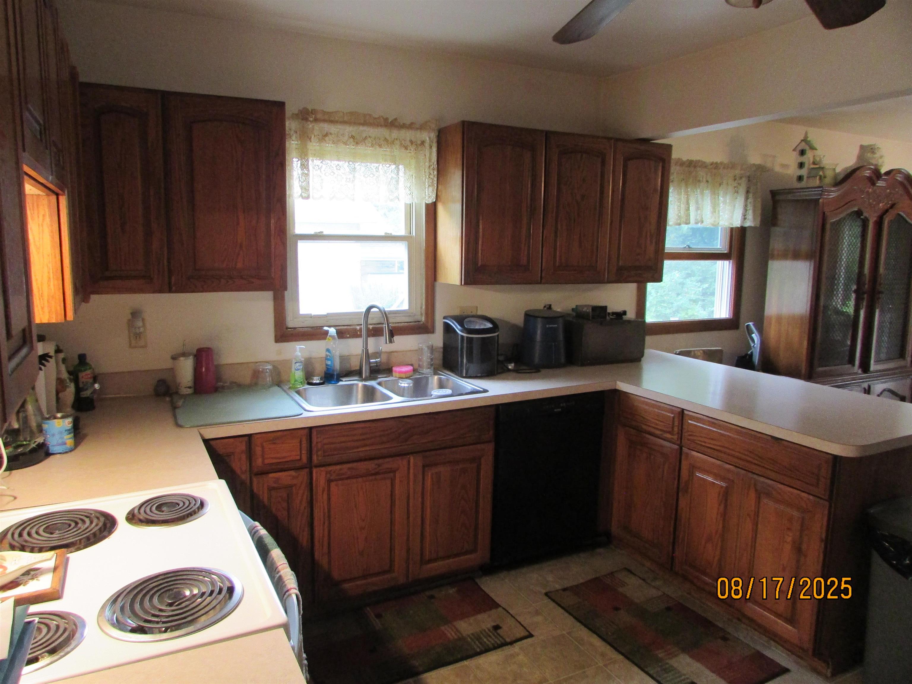 2320 Covert Road Burton, MI 48509 - Photo 15 of 26 50185513-bf601e24-a78d-4409-ac0b-80d64f786236.JPG