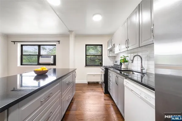 $265,000 | 410 Park Place, Unit 4B, Fort Lee, NJ 07024