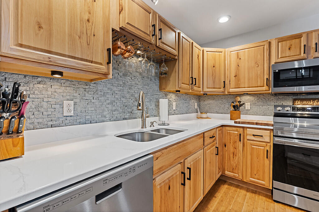 279 Prescott Road Manchester, ME 04351 - Photo 7 of 61 22_BP5A0201_DxO_mls