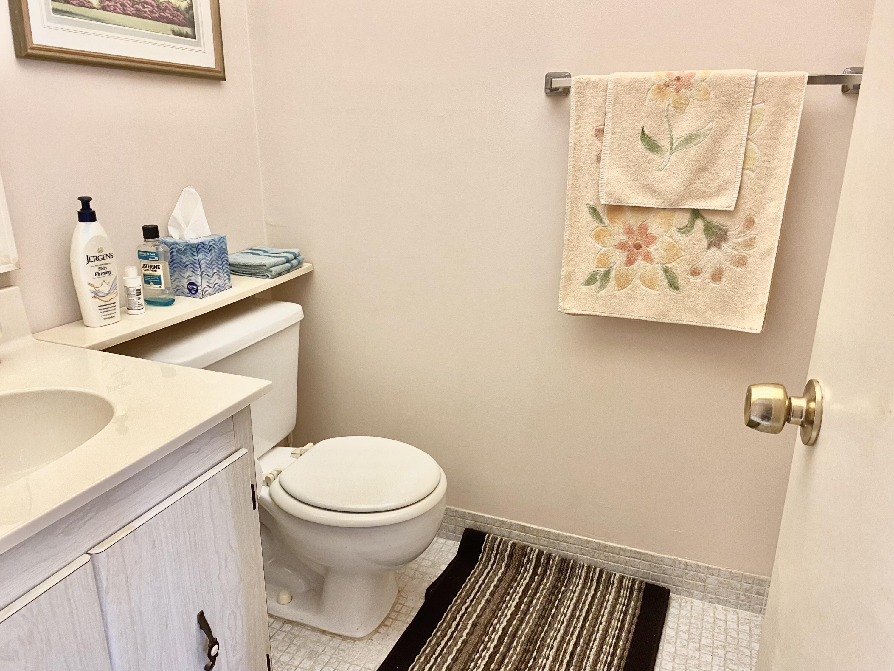 119 Flanders C Delray Beach, FL 33484 - Photo 16 of 32 guest bath