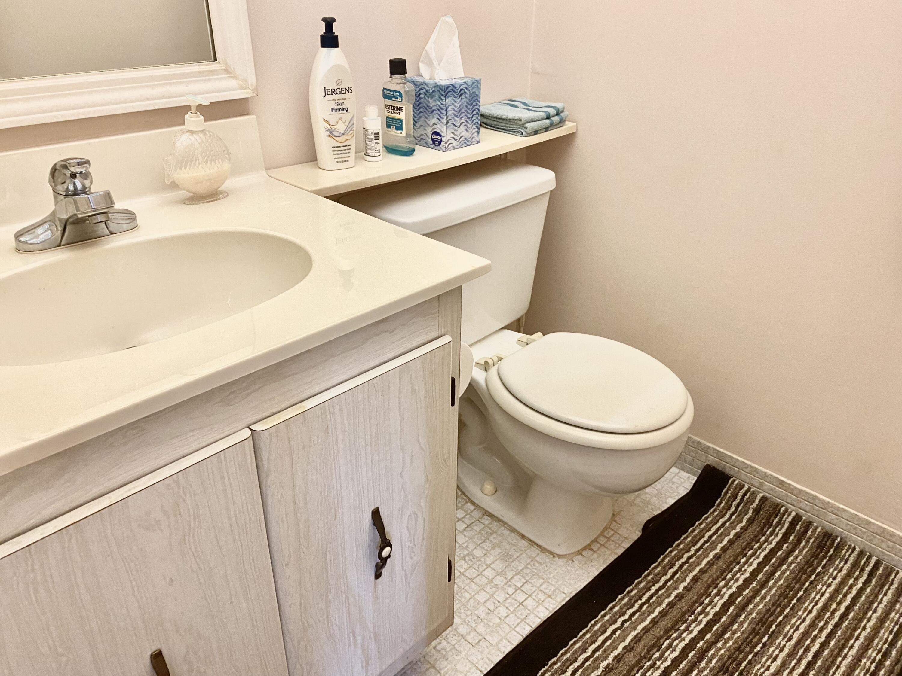 119 Flanders C Delray Beach, FL 33484 - Photo 17 of 32 guest bath