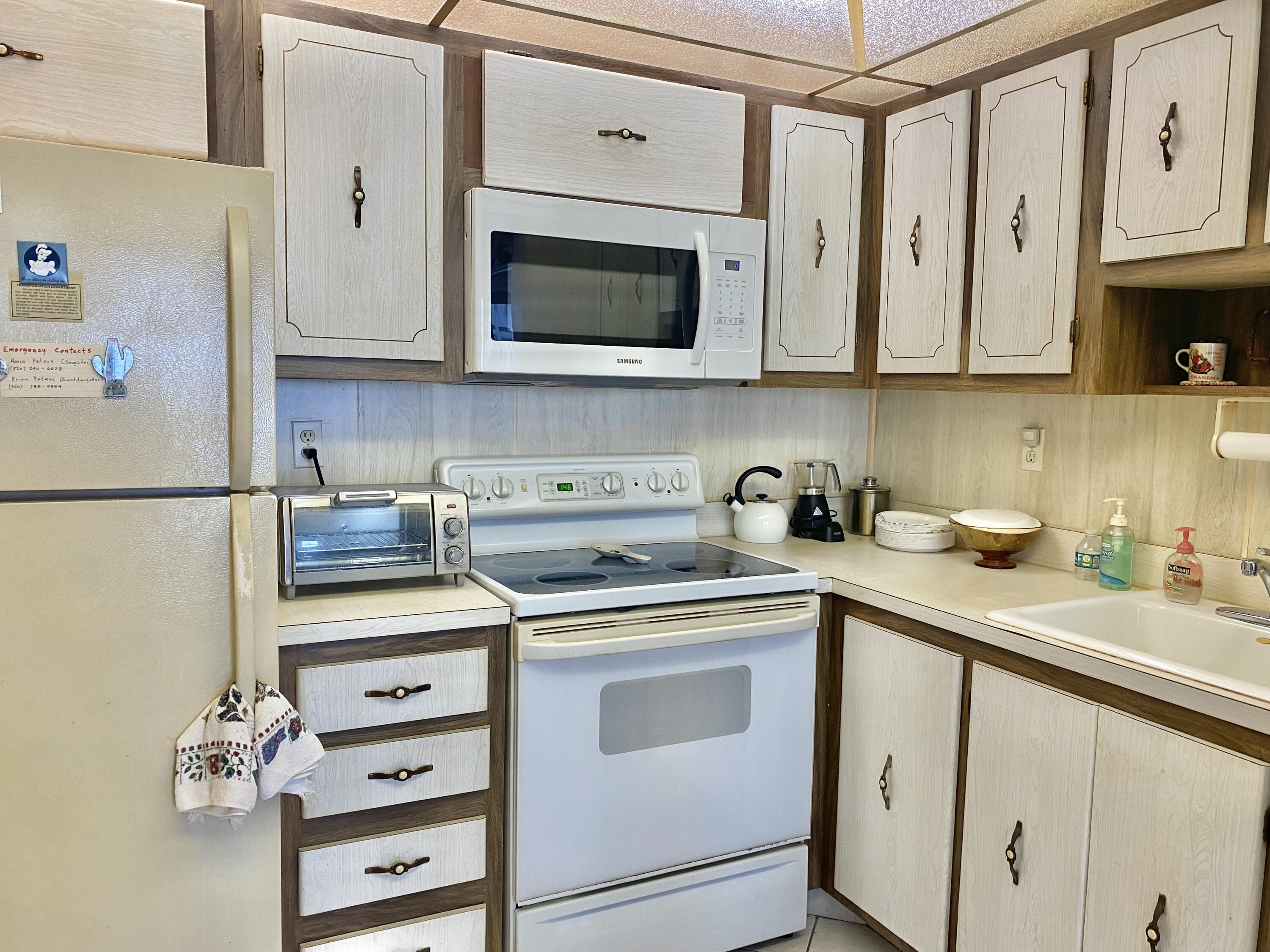 119 Flanders C Delray Beach, FL 33484 - Photo 2 of 32 kitchen