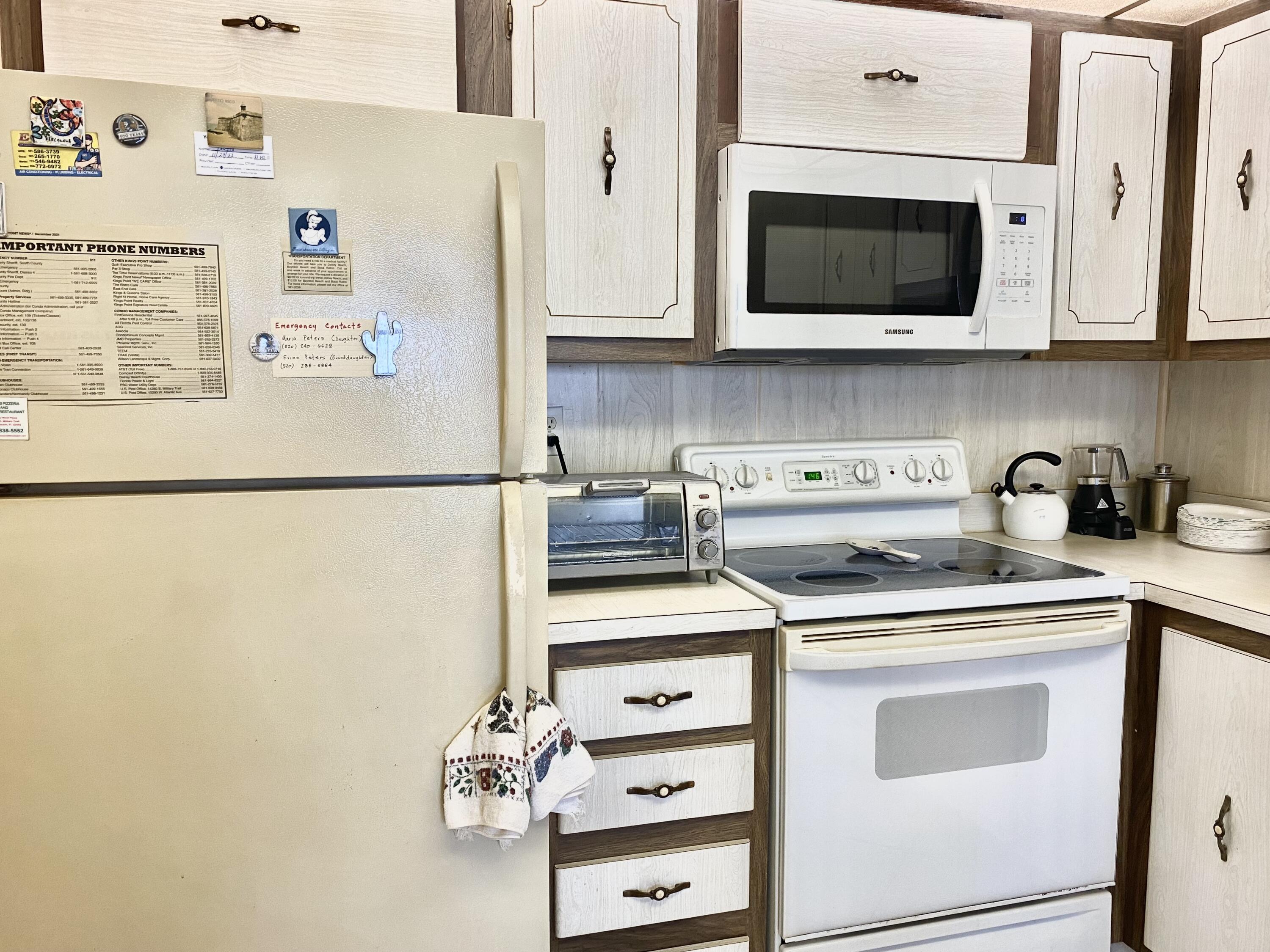 119 Flanders C Delray Beach, FL 33484 - Photo 4 of 32 kitchen