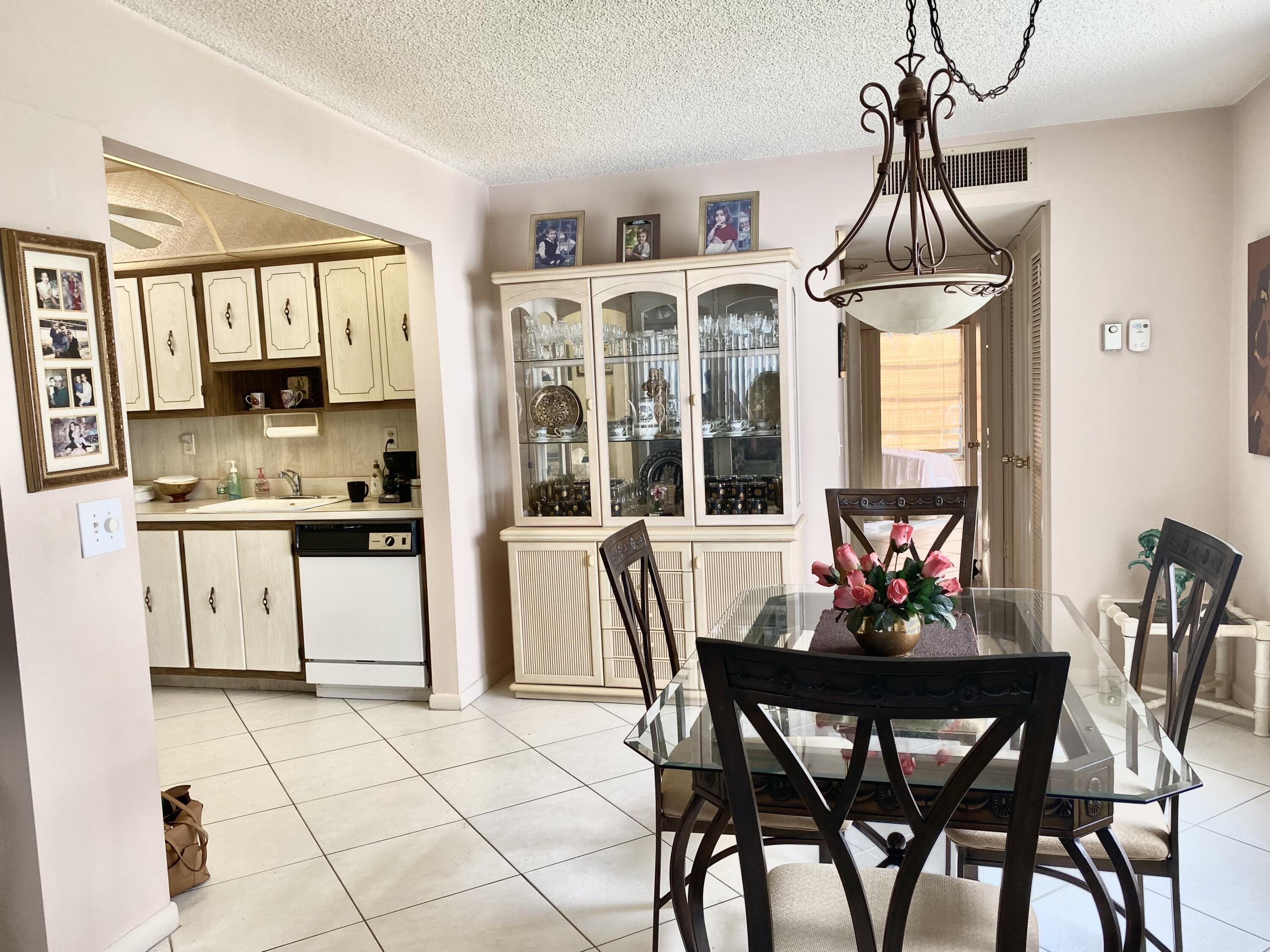 119 Flanders C Delray Beach, FL 33484 - Photo 10 of 32 dining area