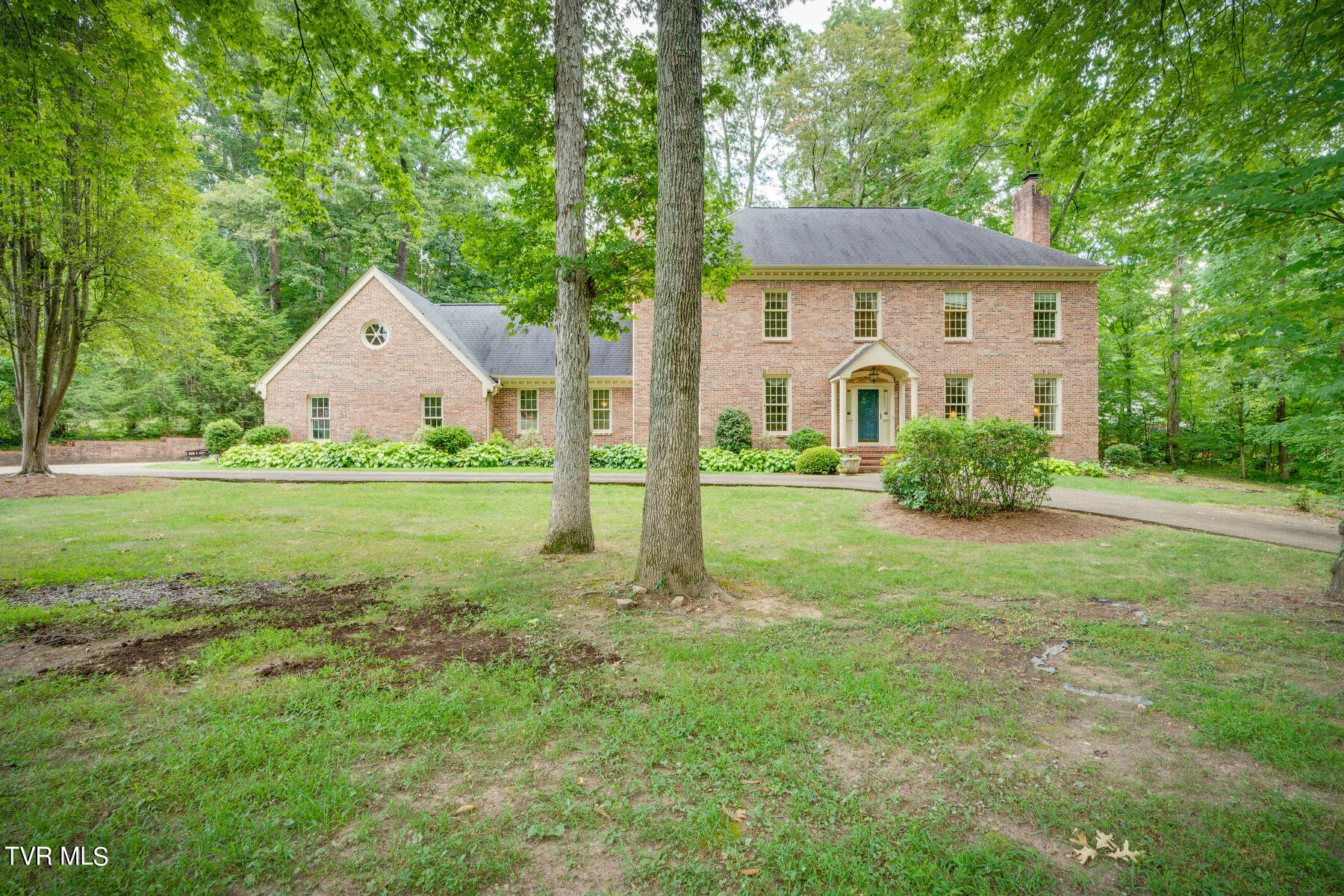209 Old Castle Road Kingsport, TN 37660 - Photo 1 of 59 001