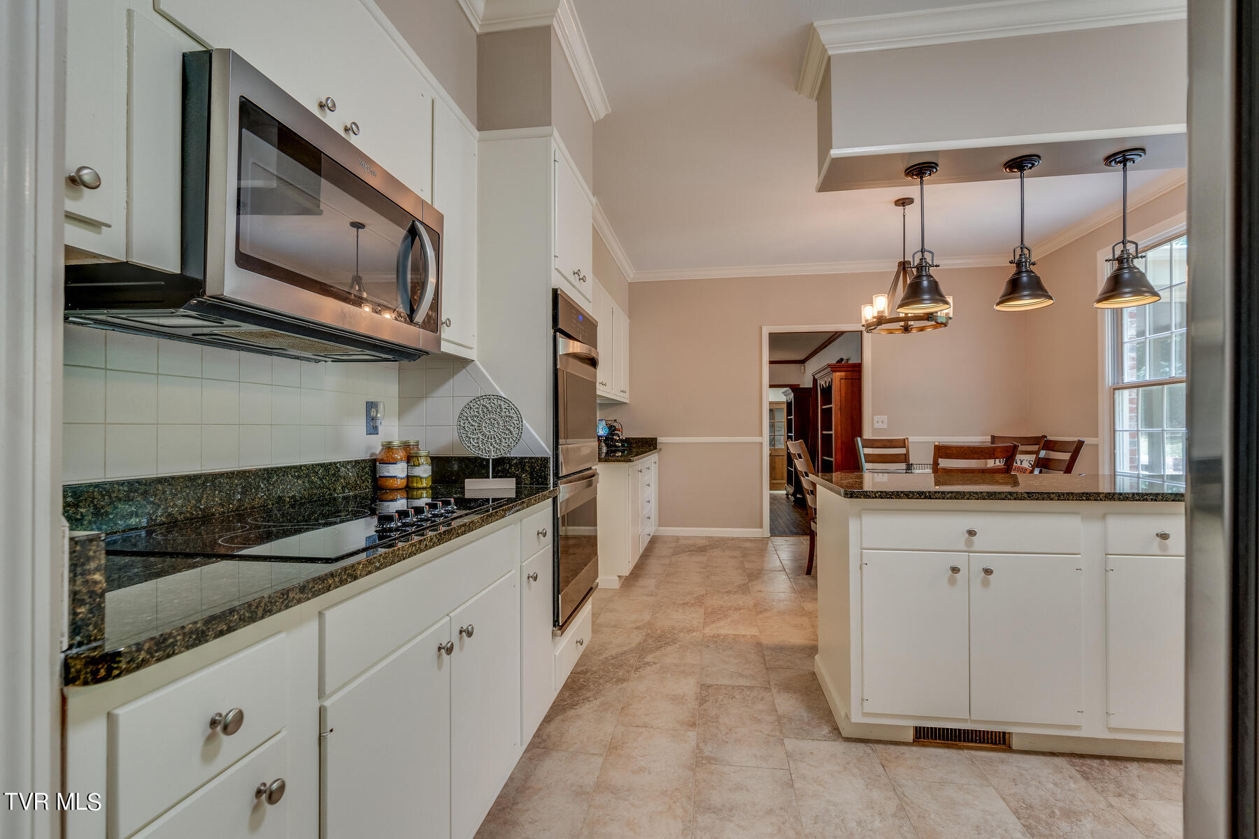 209 Old Castle Road Kingsport, TN 37660 - Photo 11 of 59 012