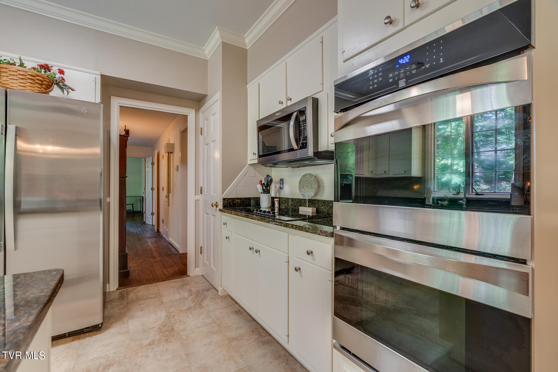 209 Old Castle Road Kingsport, TN 37660 - Photo 14 of 59 015